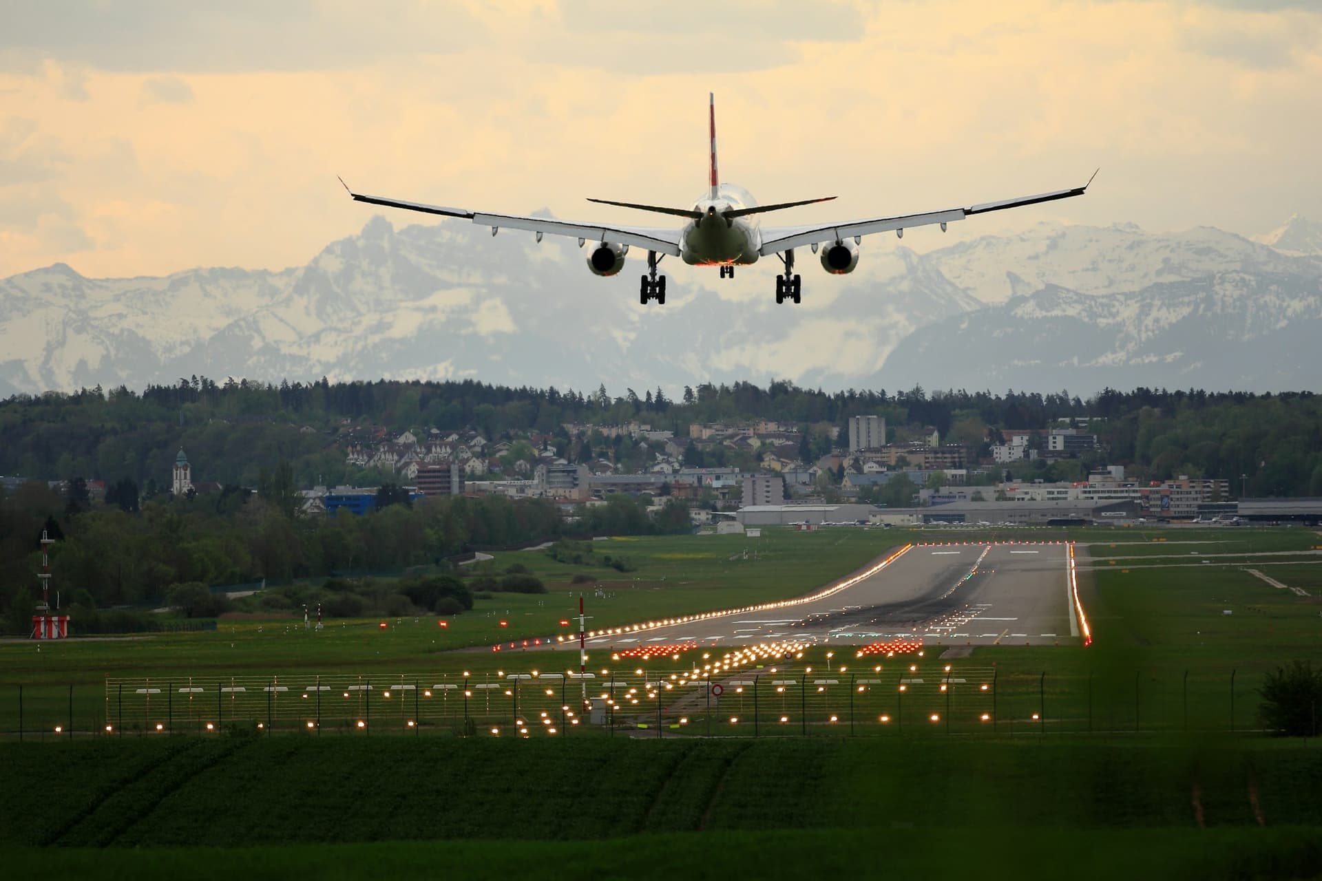 Aircraft on final approach over the runway