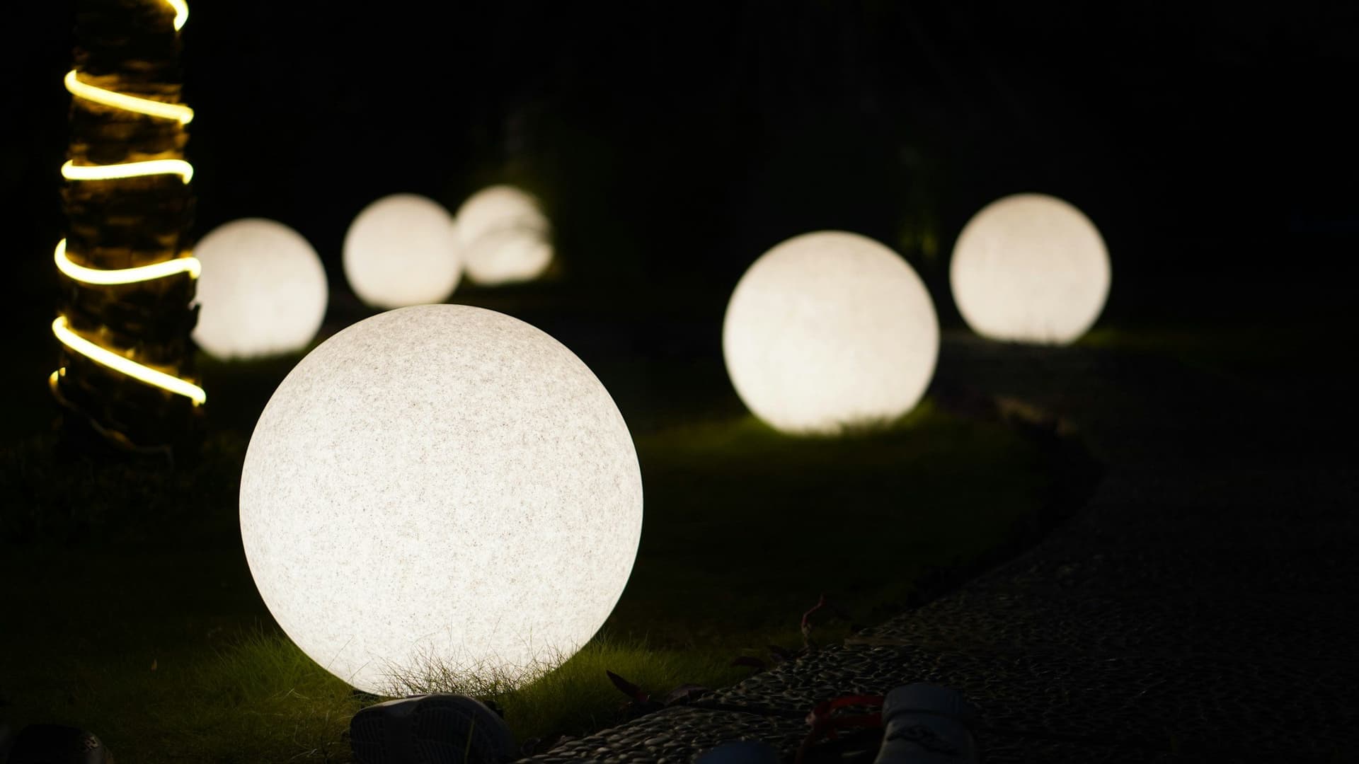 Garden & Spike Lights